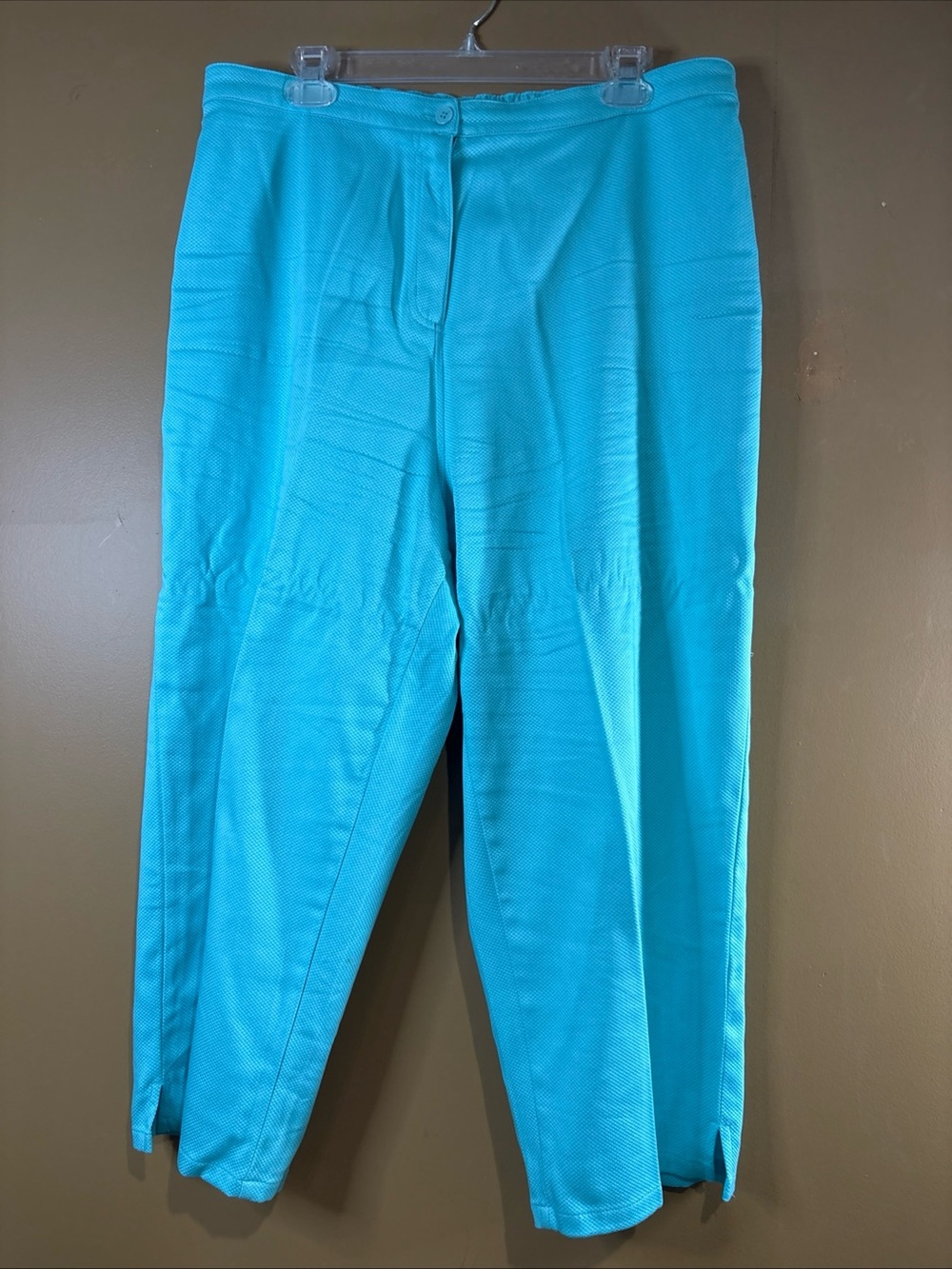 HC993 Women's Denim & Co. Capri Pants- Size XL- Light Blue Button And Zipper